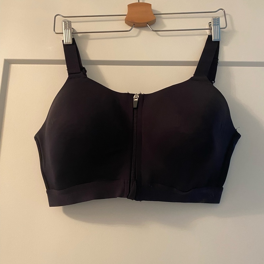 Women’s sports bra